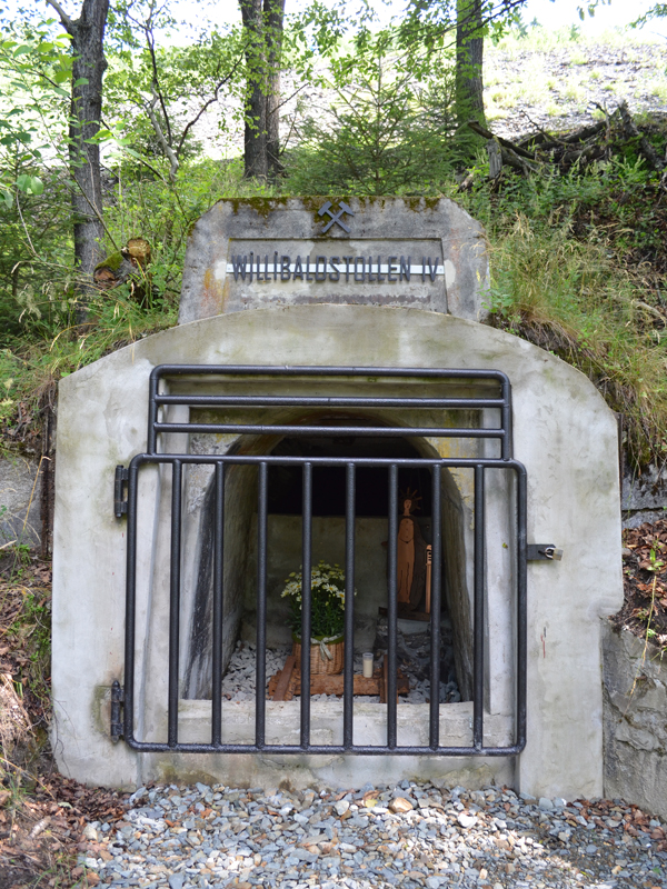 Eingang des Willibaldstollen IV am Bergbauwanderweg in Bestwig-Ramsbeck