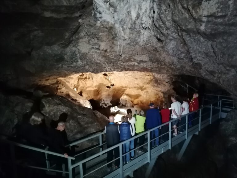 Führung in der Veleda Höhle