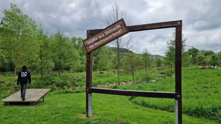 Landschaftsrahmen und Aussichtsplattform an der Ruhr in Bestwig-Velmede