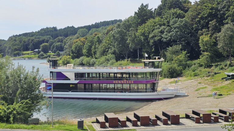 Leinen los – die EMS Hennesee nimmt ihren Fahrbetrieb auf